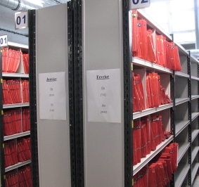 Stockage archives sur rayonnage métallique pour un centre hospitalier
			