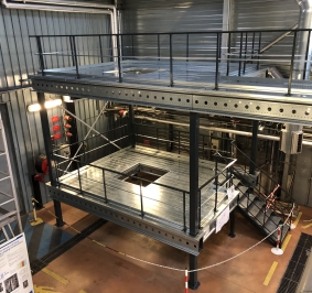 Plateforme de maintenance métallique sur 2 niveaux installée au sein d’un entrepôt
			